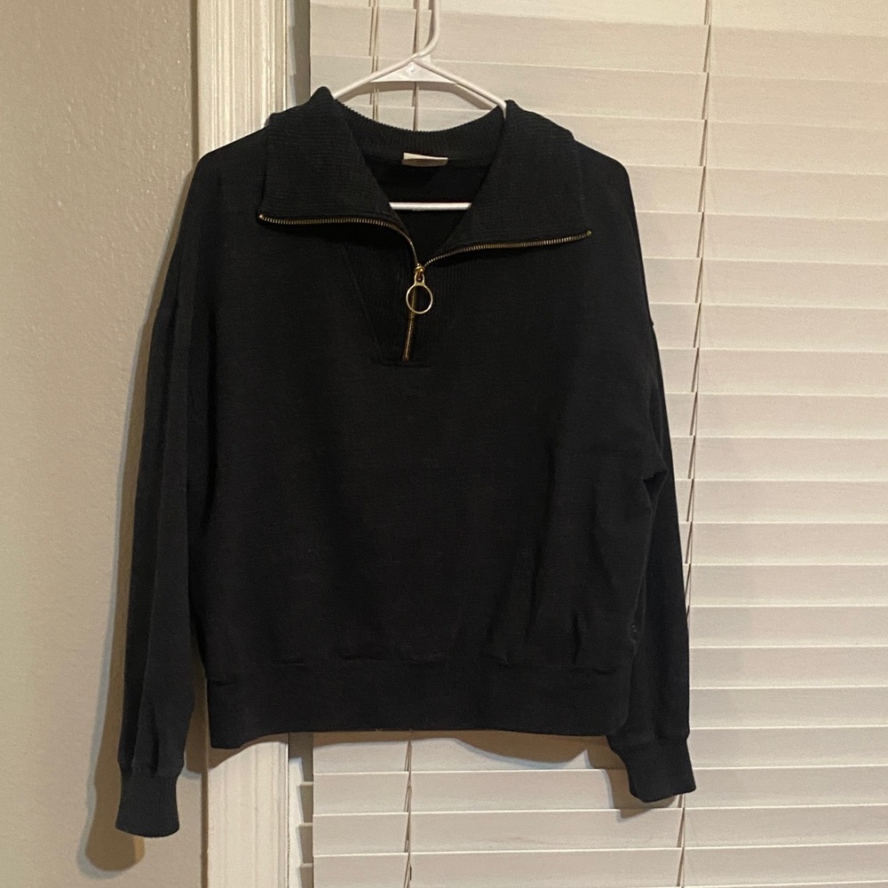 Varley Black Half-Zip Sweater with Ring-Zip Pull nose si es de hombre o de mujer